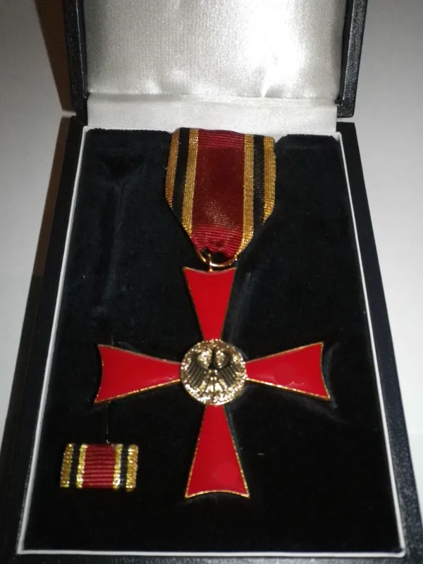 Verdienstkreuz am Bande des Verdienstordens der Bundesrepublik Deutschland im Verleihungsetui